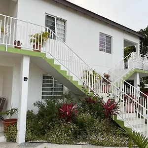 2 Stylish 2 Bed Cosy And Comfortable Apartment St. John's