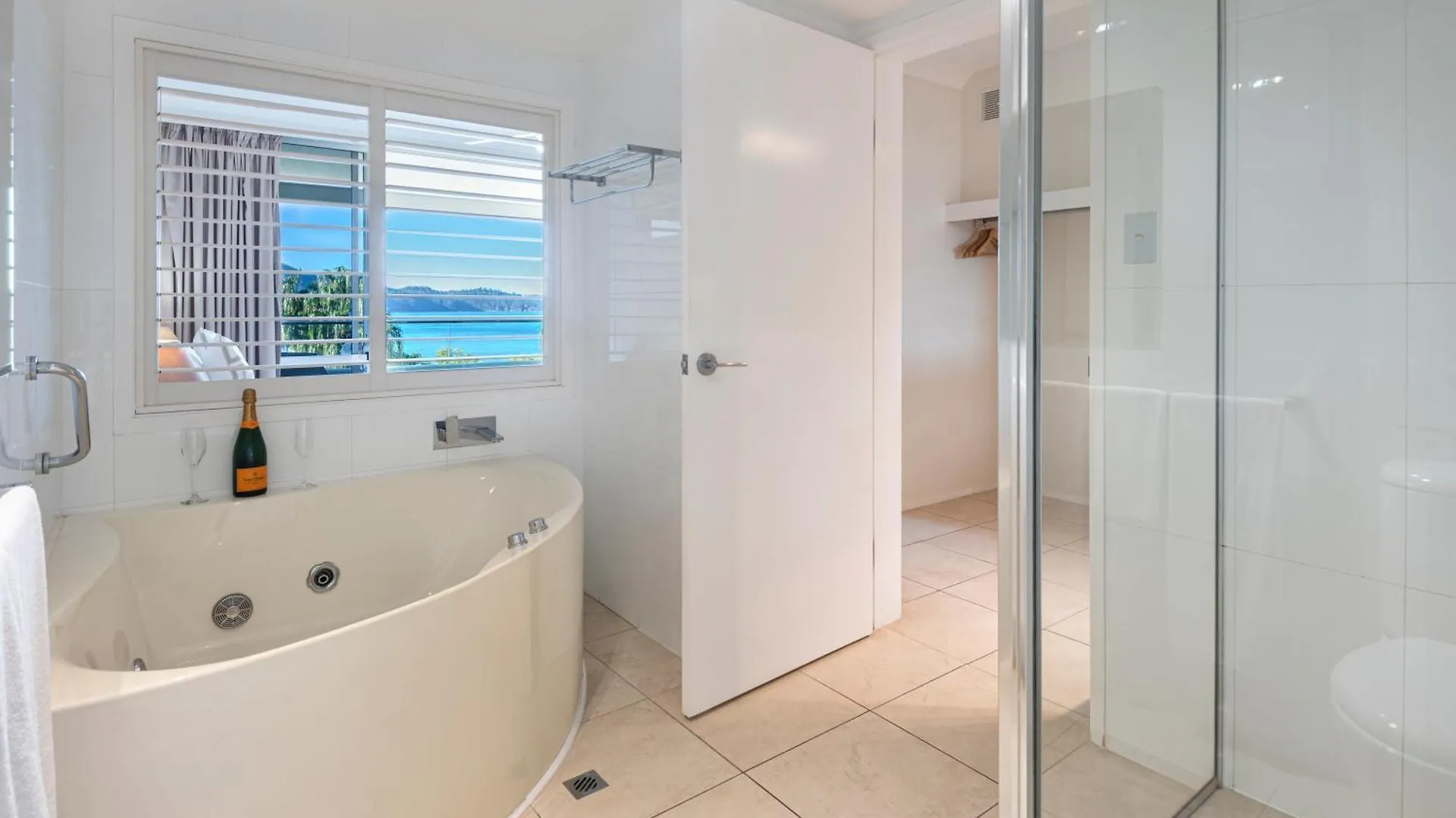 Lagoon Apartments On Hamilton Island By Hiha